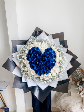 100 Heart Blue Rose