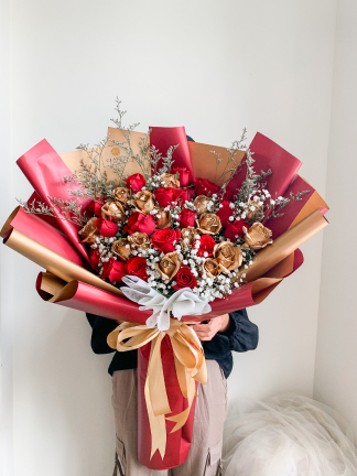 30 Red Gold Roses