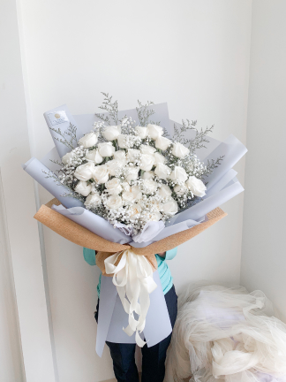 40 White Roses