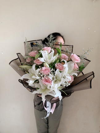 Lily Putih + 10 Pink Rose